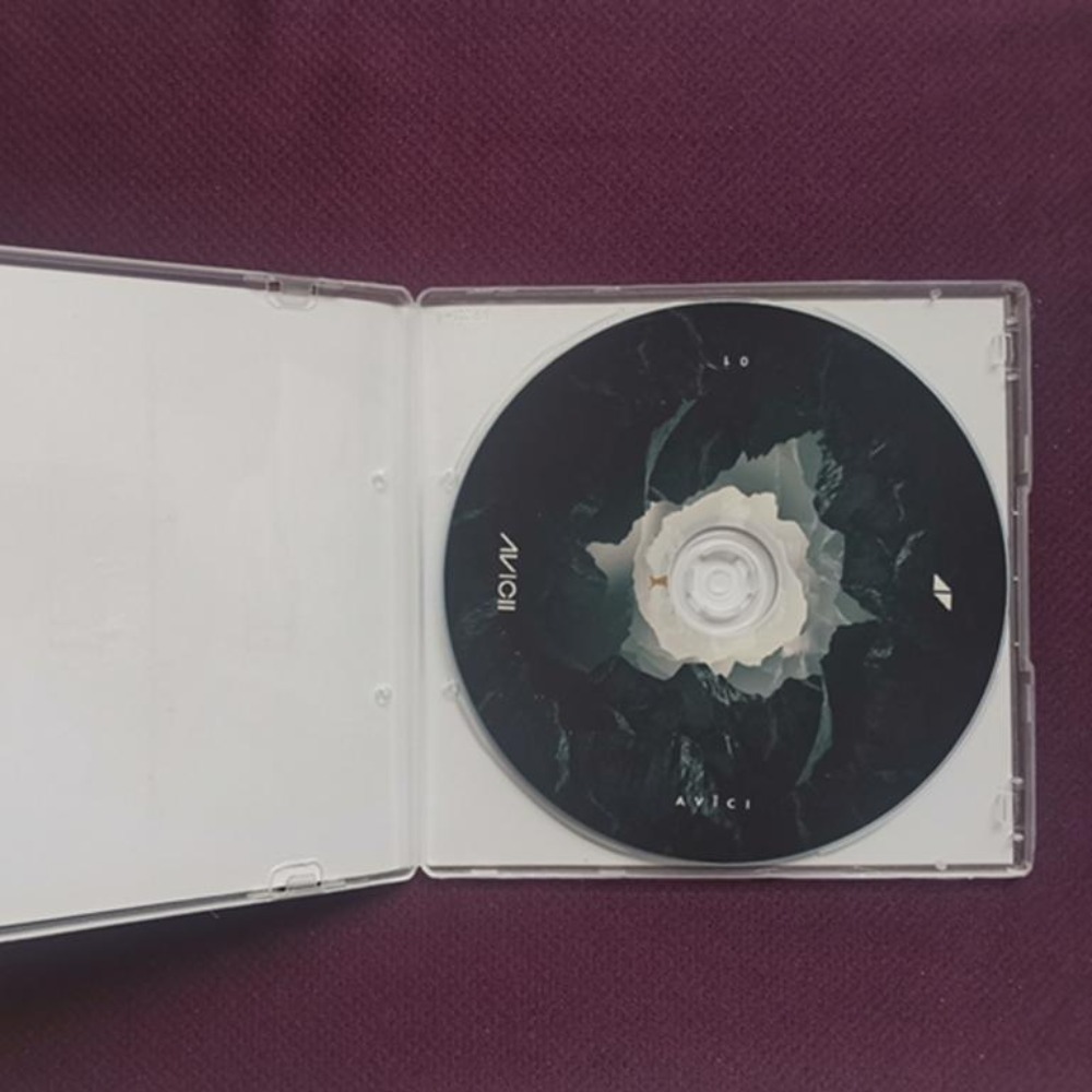 Swedish EDM Legend Avicii Ulti - Audio Music Cd reseña y precio